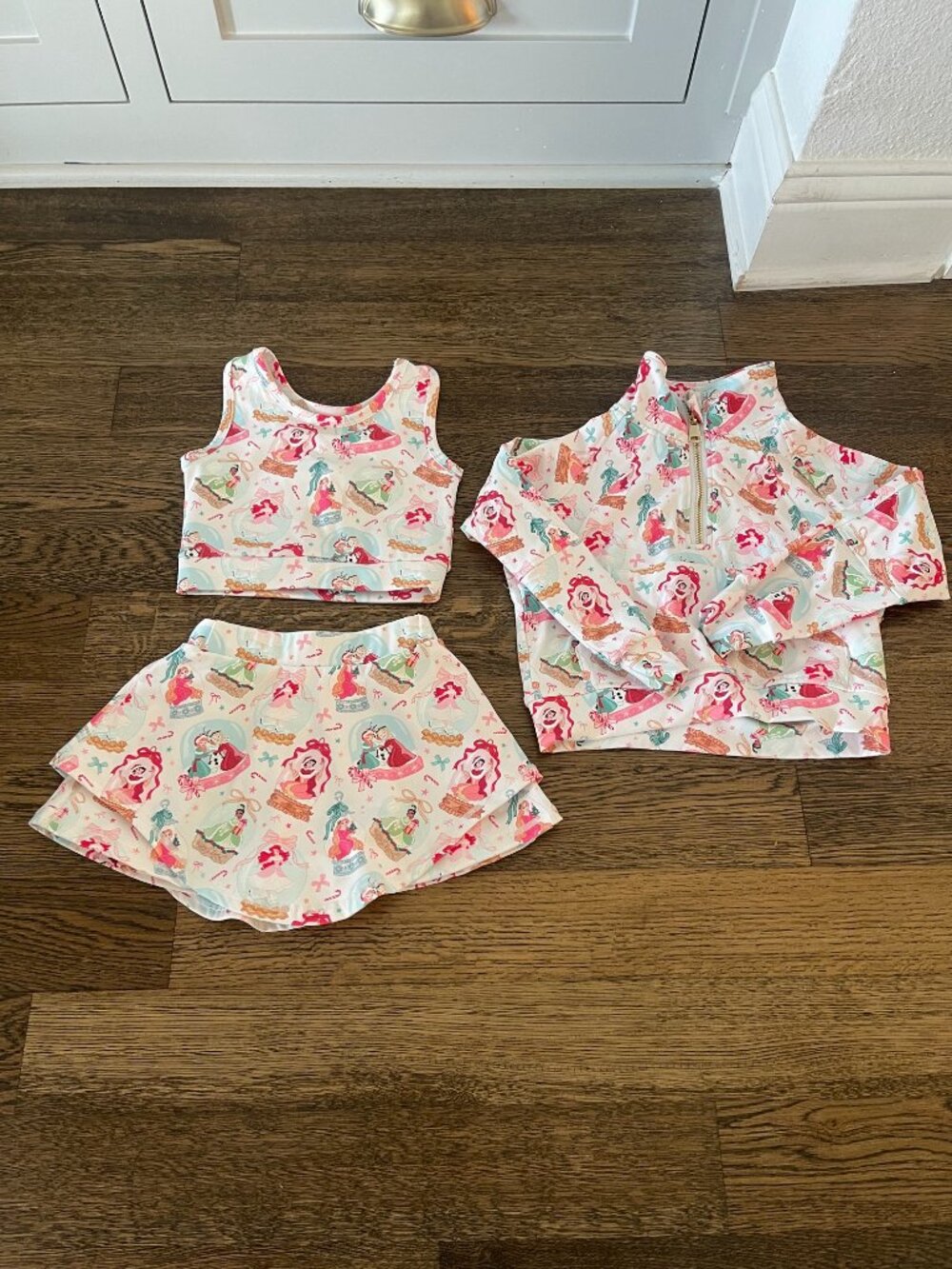 The Magic Box Girls Disney Princess Snowglobe 3-Pc Activewear Set - Size 3/4
